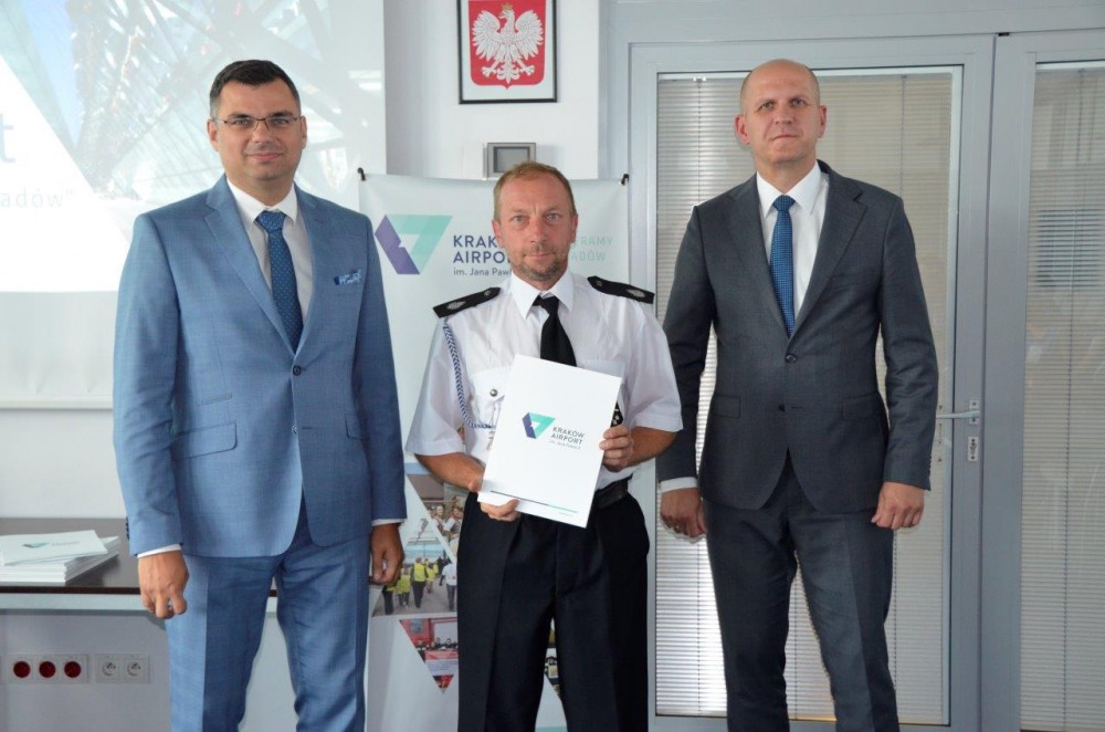 Nowy specjalistyczny sprzęt w Ochotniczej Straży Pożarnej w Kryspinowie dzięki wsparciu Kraków Airport